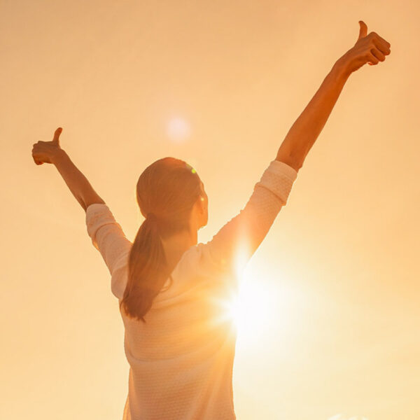 Zadovoljna žena s istreniranim imunološkim sustavom.