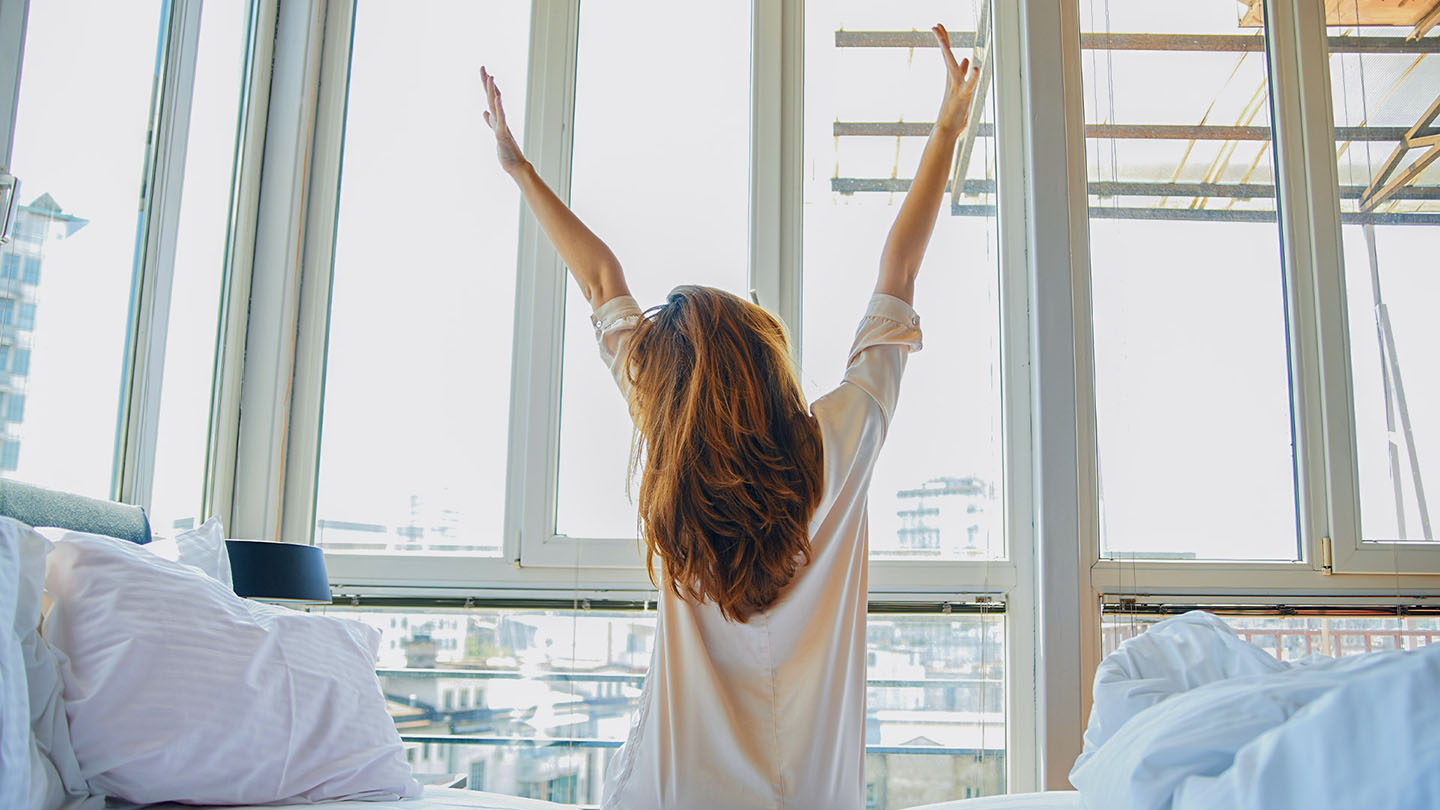 Buđenje uz prozor; odmor je ključan za oporavak od bolesti.